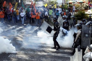 Opposition supporters clash with riot police during a rally against Venezuelan President Nicolas Maduro's government and to commemorate the 59th anniversary of the end of the dictatorship of Perez Jimenez in San Cristobal