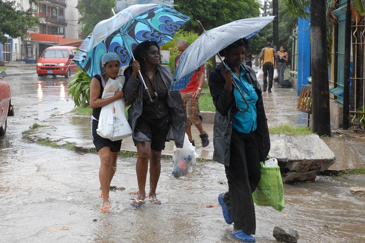 cuban-women-rain